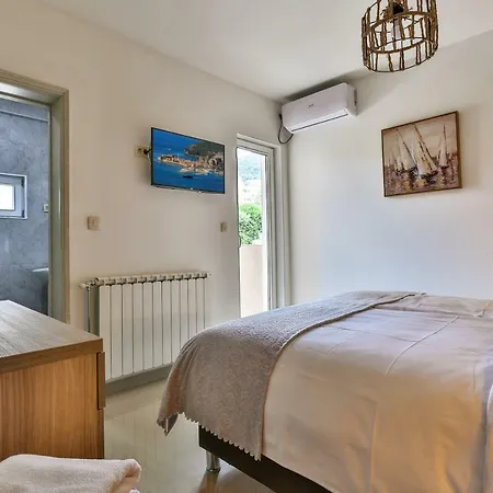 Konukevi Kosta Budva